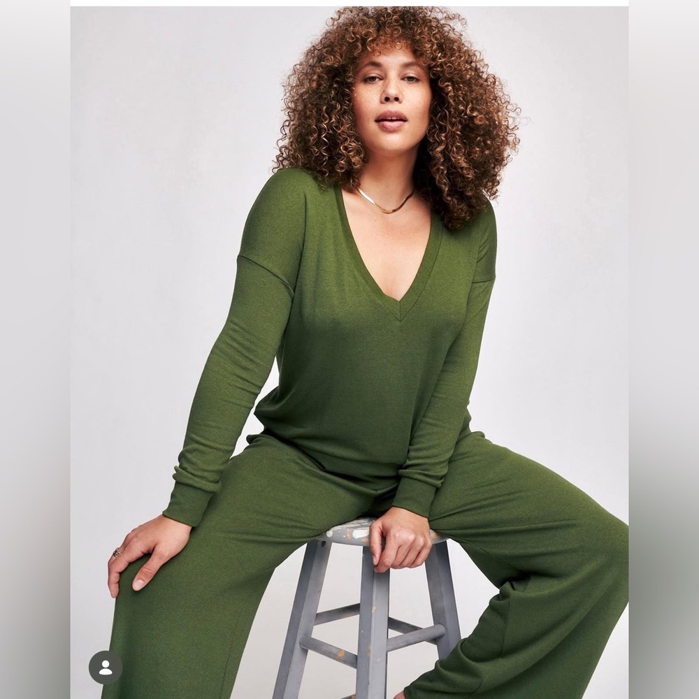 Lesjour! Womens Green V-Neck Sweater Size M Eco Sustainable Minimalist Preppy